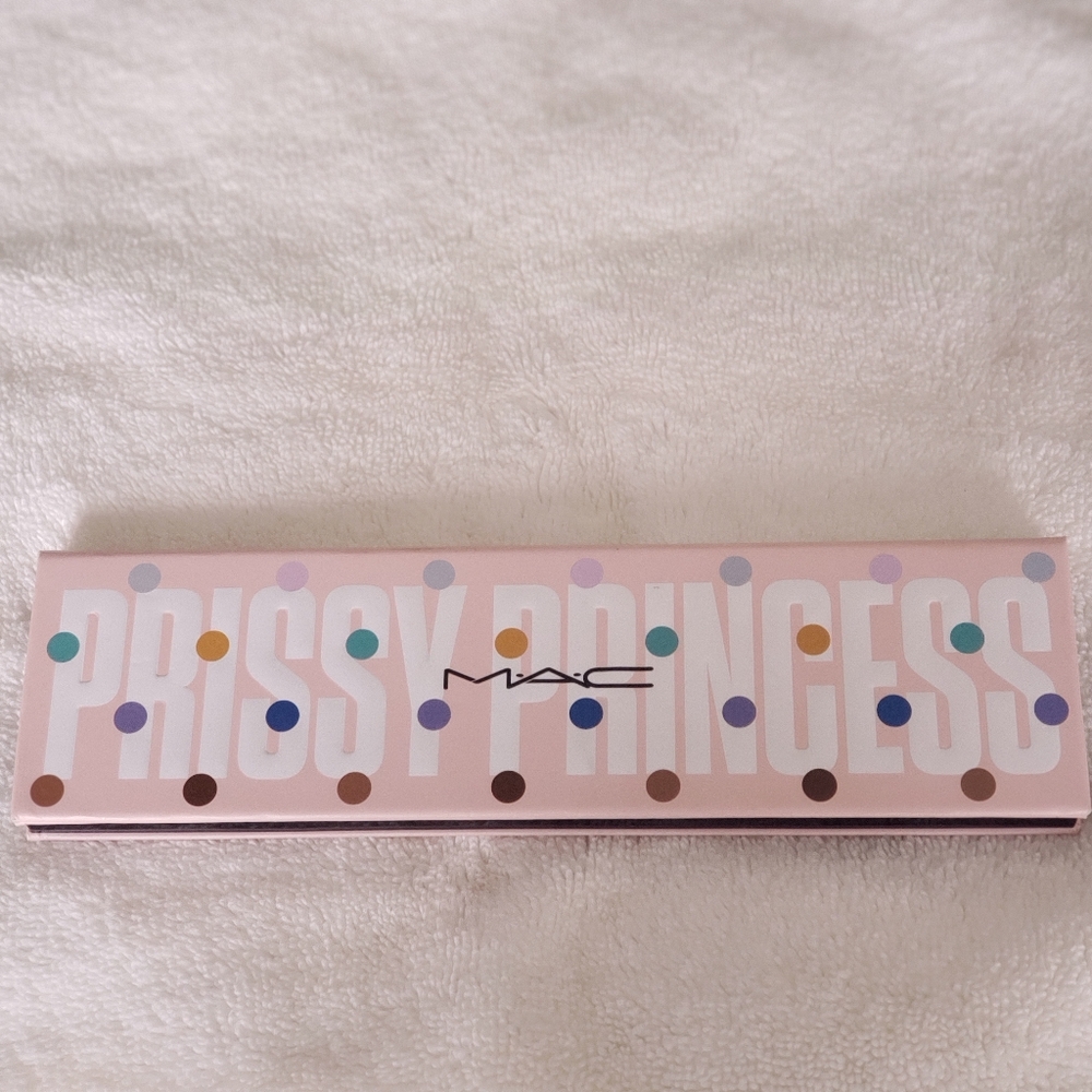 MAC: Prissy Princess Palette - Picture 2 of 4